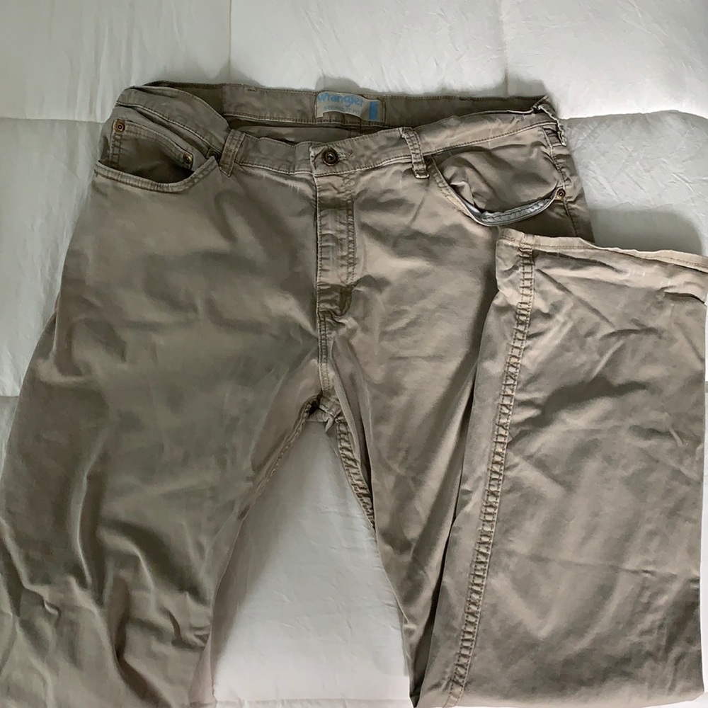 men’s wrangler khaki pants
